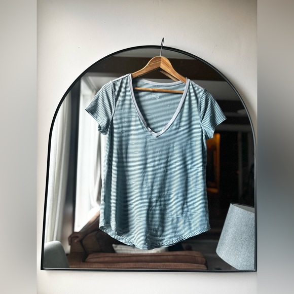 Lululemon | striped v neck | size 6-8 - Picture 2 of 4